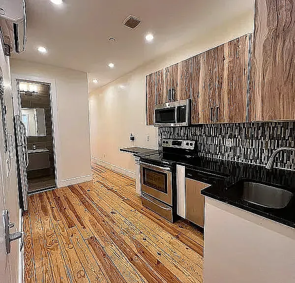 570 Evergreen Ave #1L — Photo 2