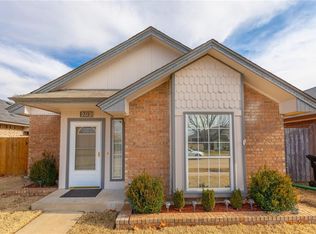 2112 S Robinson Ave, Moore, OK 73170