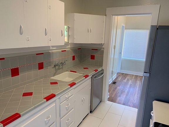 4th image of 1509 E 9th St #B21103154