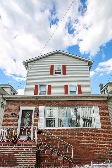 220 74th St photo 1