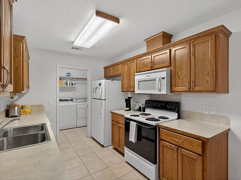 268 Braeburn Cir #B — Photo 6