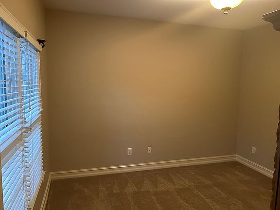 5th image of 258 White Pine Way NW