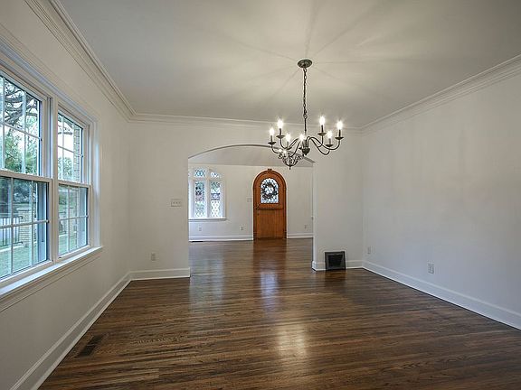 4th image of 1704 S Florence Ave