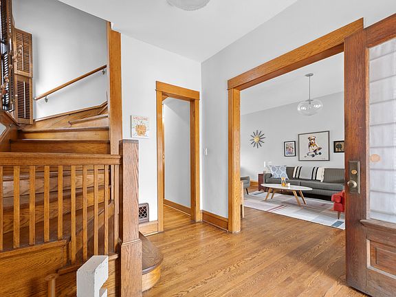5th image of 1540 W Hood Ave