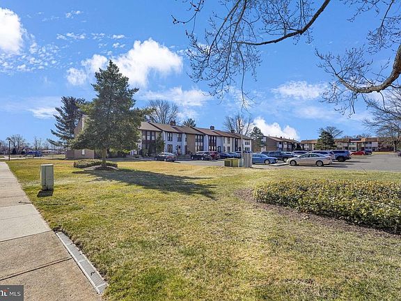 2nd image of 86 Danbury Ct