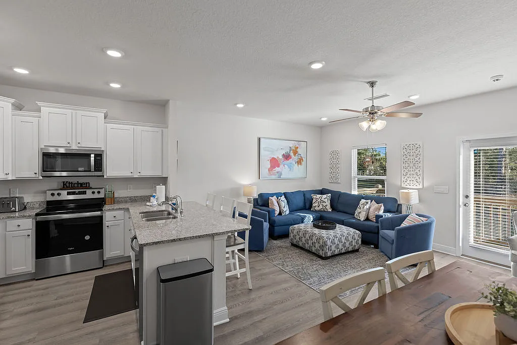 3 bed, 2.5 bath, 1696 sqft, $2,295 — Photo 2