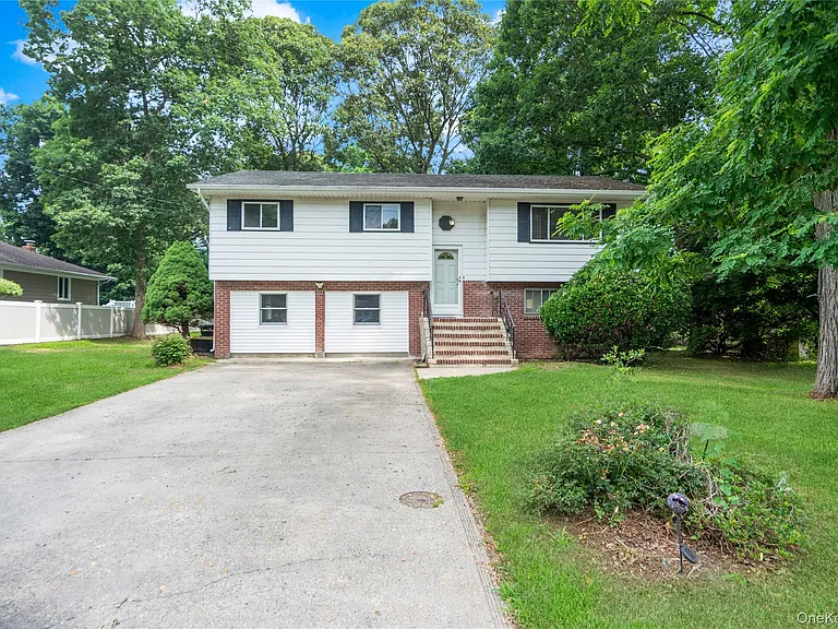 39 Wolfhollow Rd — Photo 1