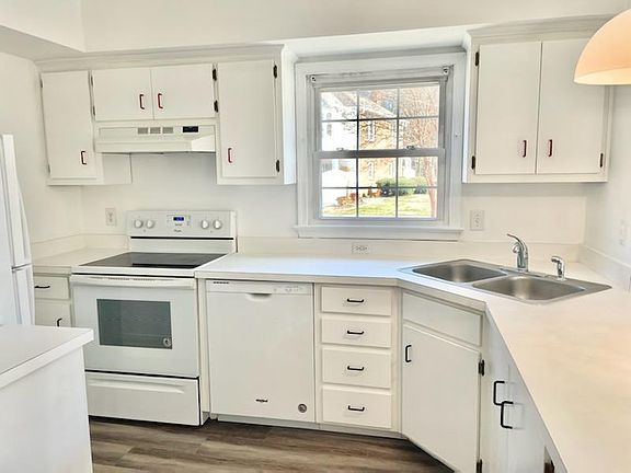 4th image of 102 Chippenham Dr APT D