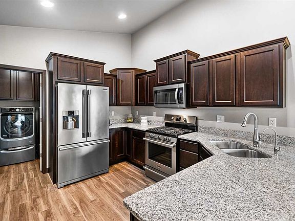 4th image of 1338 Twin Leaf Ave
