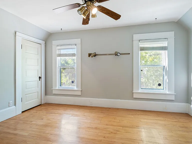 3325 Hennepin Ave — Photo 11