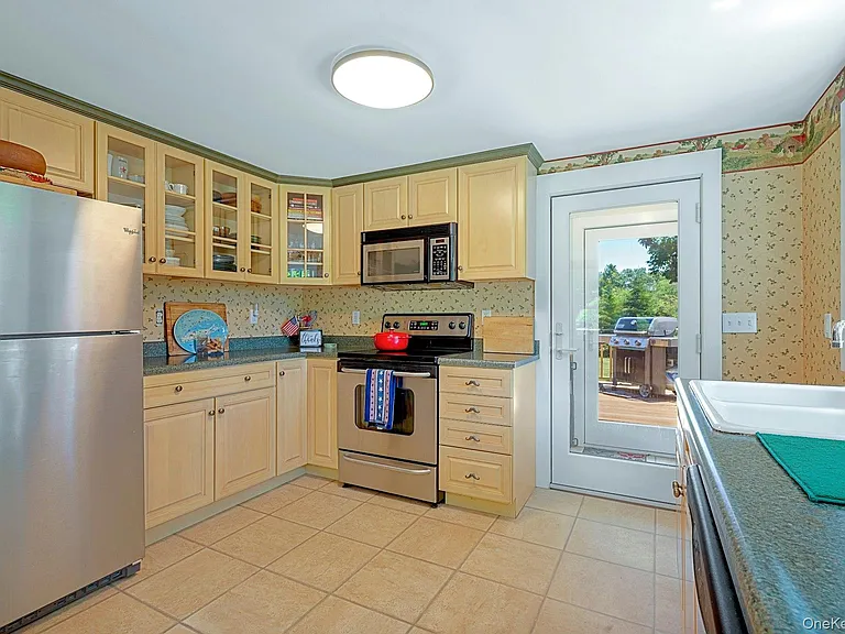 1825 Main Bayview Rd — Photo 10