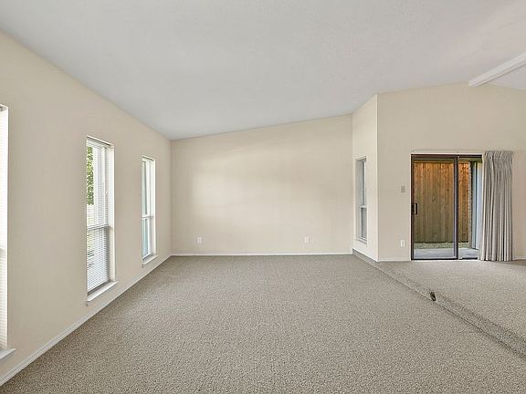 4th image of 4916 Roberts Dr