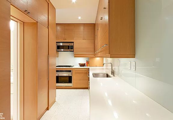 4th image of 15 E 10th St APT 3F