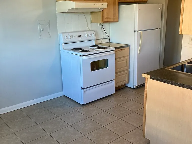 2420 W Berwyn Ave #304 — Photo 8