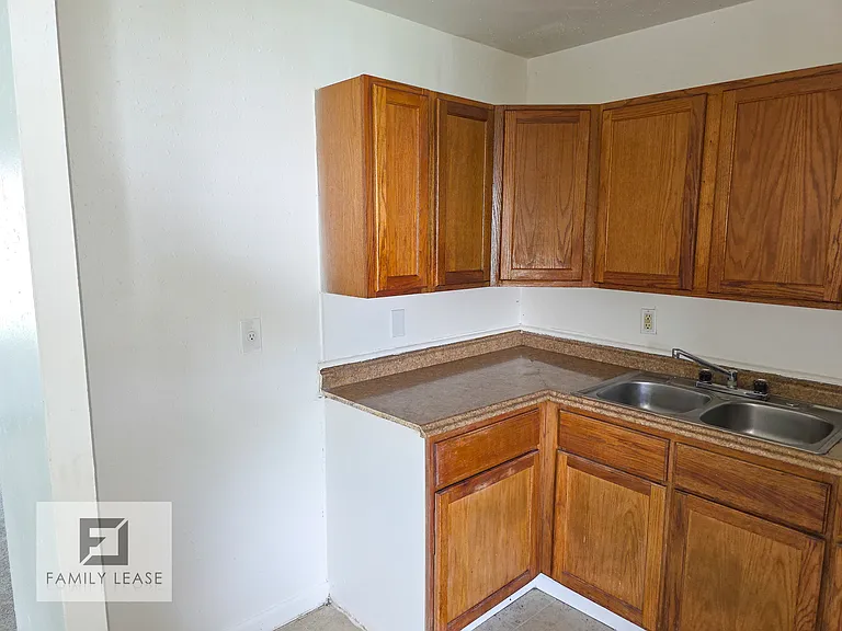 825 Saint Monica Dr — Photo 8