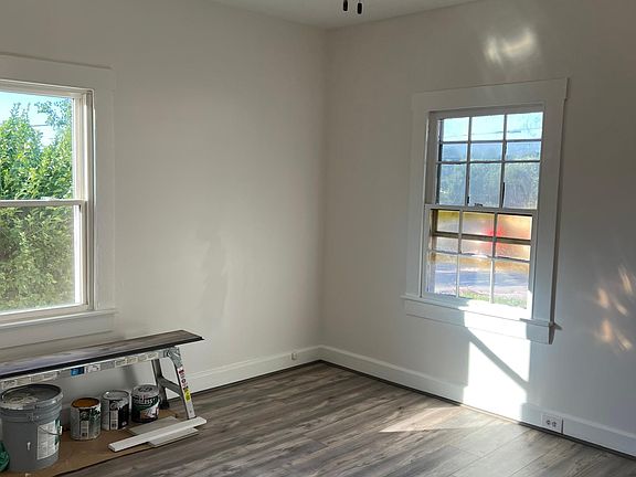 3rd image of 108 Aspen Ave