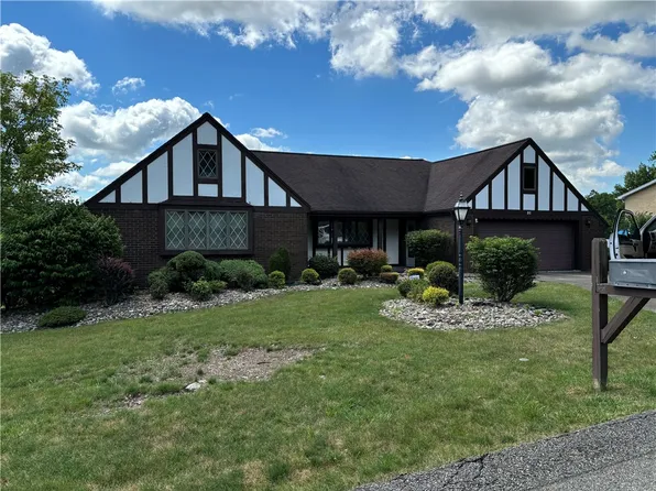 51 Plantation Dr, Uniontown, PA 15401