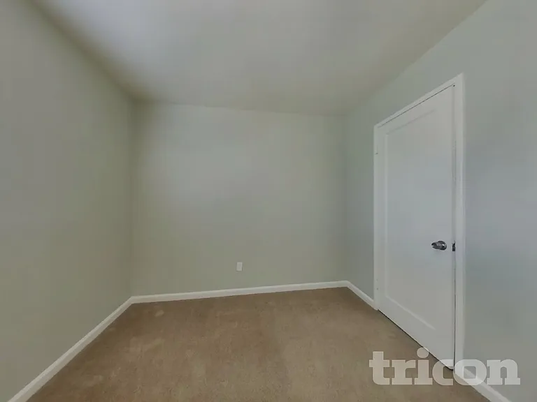 2754 Mayfair Ave — Photo 12