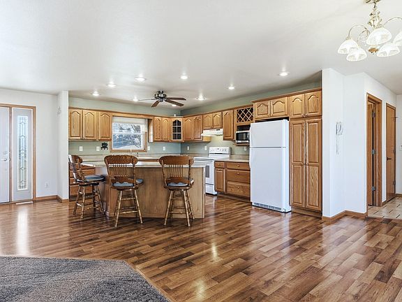 3rd image of 619 Lola Ln