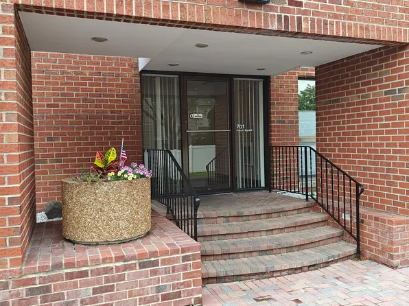 701 Forum Sq Unit 106, Glenview, IL 60025