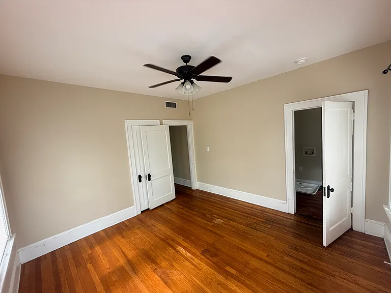 247 1/2 Kings Hwy — Photo 7
