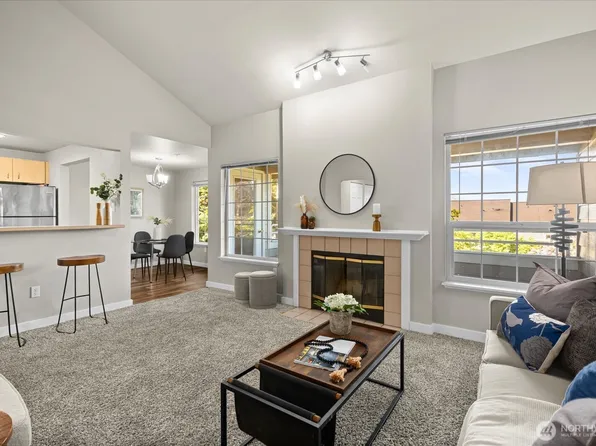 14007 NE 181st #C304, Woodinville, WA 98072