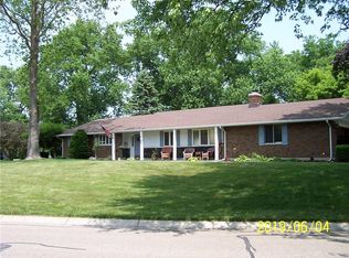 1305 Carrilon Woods Dr, Dayton, OH 45458