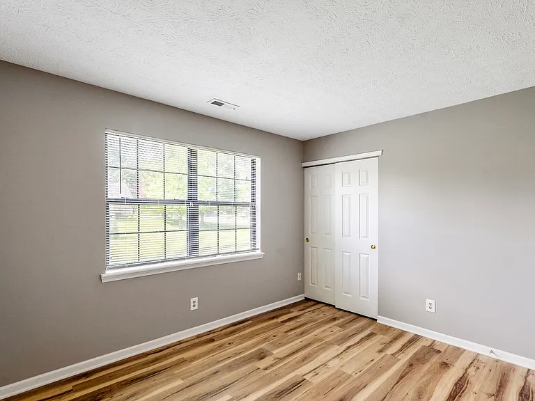 1015 Crimson King Pkwy — Photo 7
