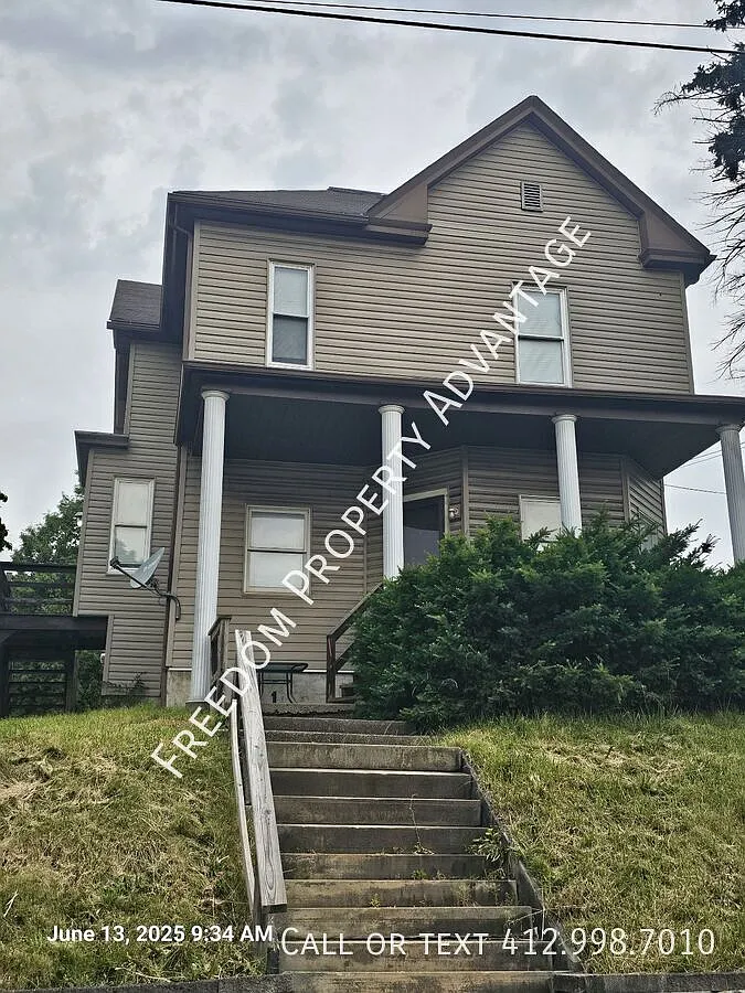 130 Hall Ave Bottom Unit - Washington — Photo 1