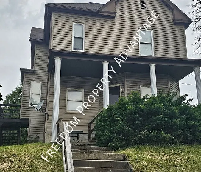 130 Hall Ave #BOTTOM — Photo 1