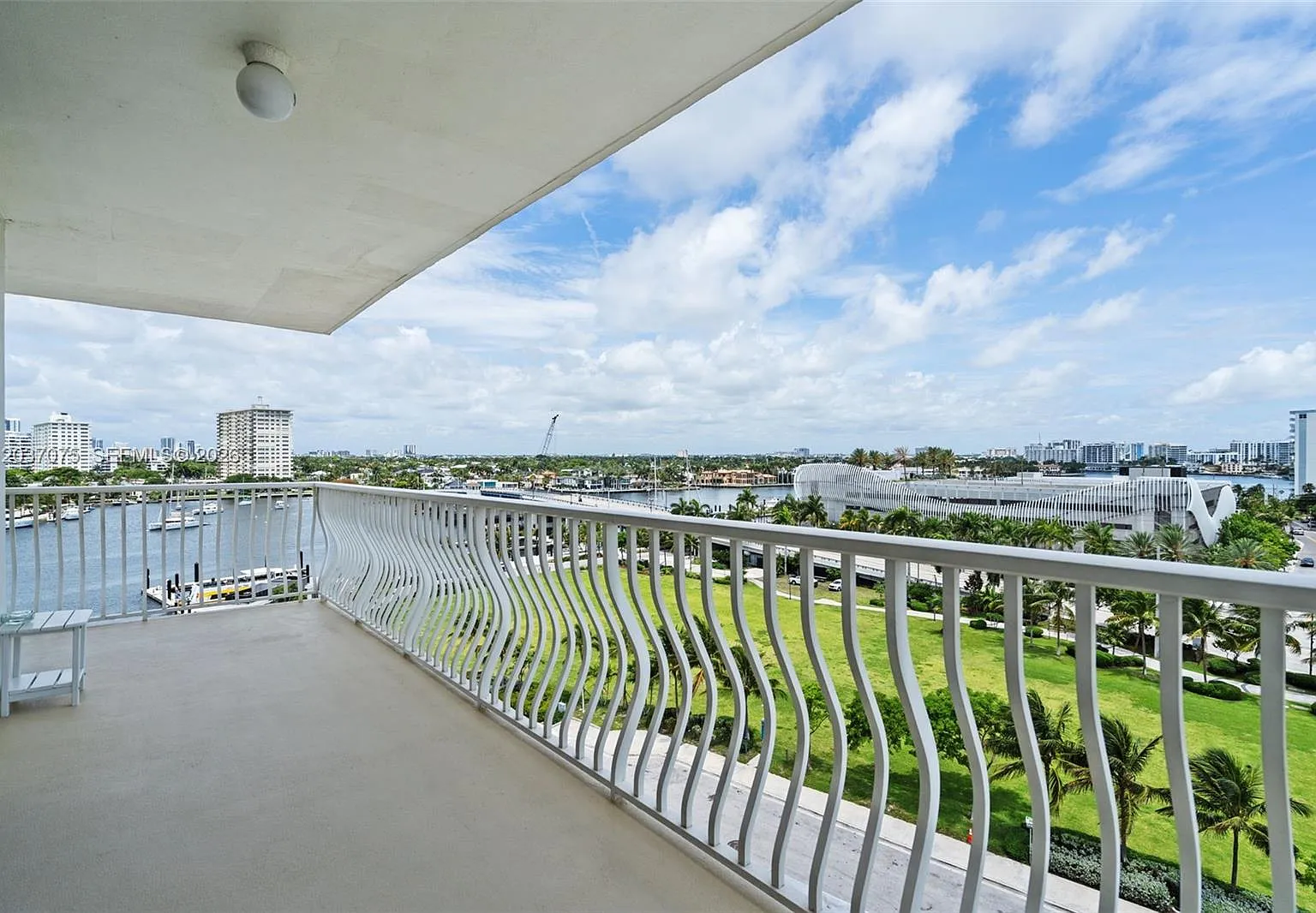 Venetian Condo — Photo 4
