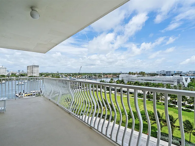 1 Las Olas Cir #809 — Photo 4