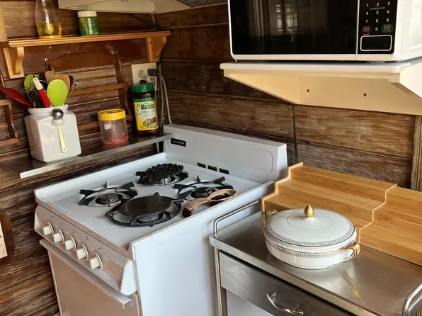 17789 Orchard Avenue, Guerneville, CA 95446