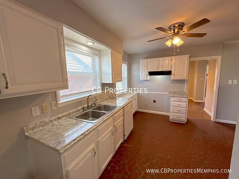 1871 Cornelia Ln — Photo 2