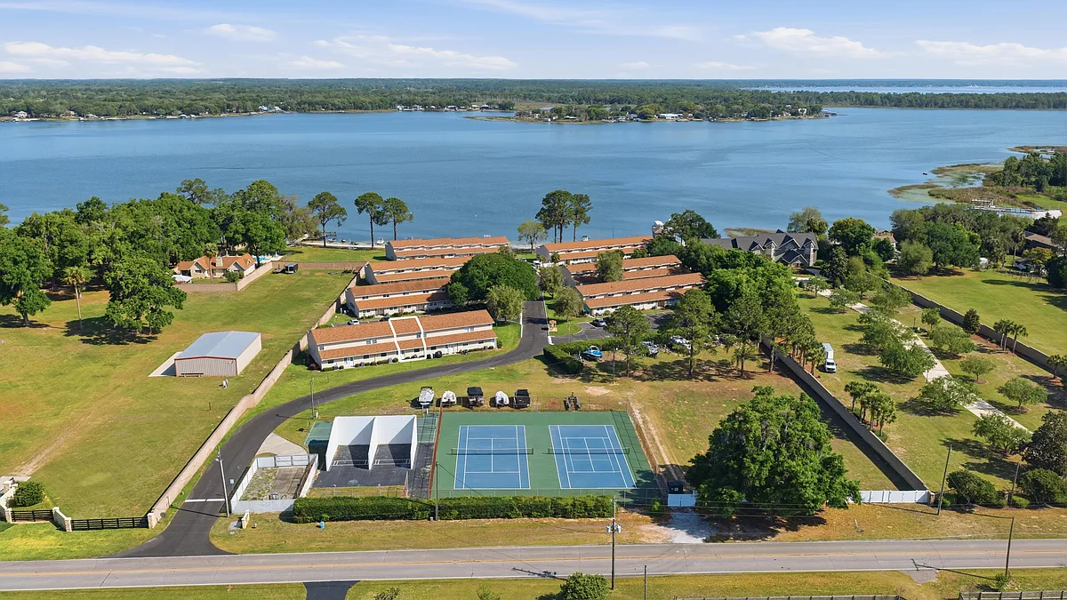 Overview of the tennis courts, racquetball courts, condos and the lake - 11001 SE Sunset Harbor Rd #H-49