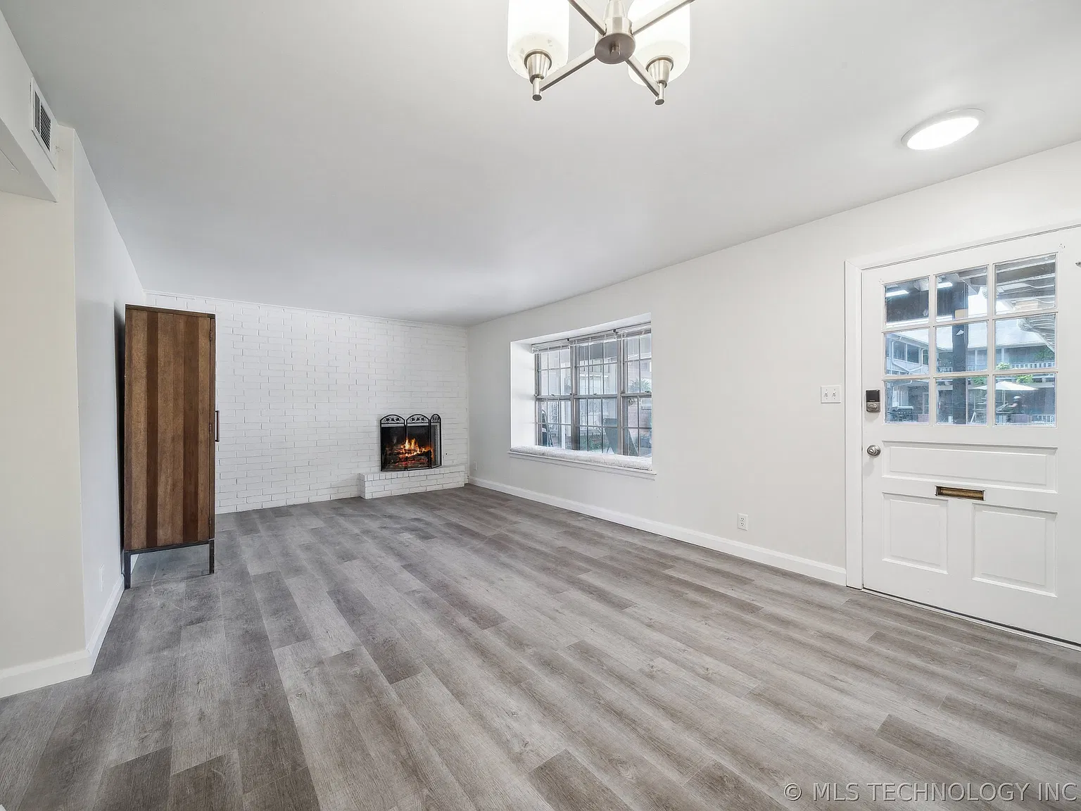 2 bed, 2.0 bath, 906 sqft, $1,000 — Photo 3