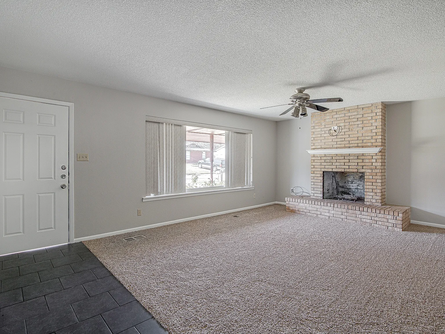 3 bed, 1.5 bath, 1407 sqft, $1,695 — Photo 3