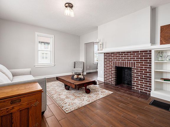 2nd image of 836 Heyl Ave #838