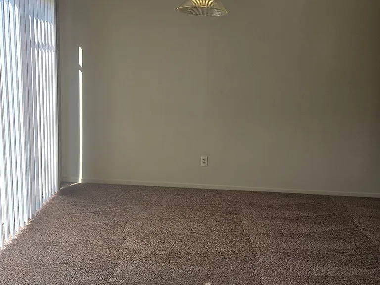 426 Valley Cir — Photo 4