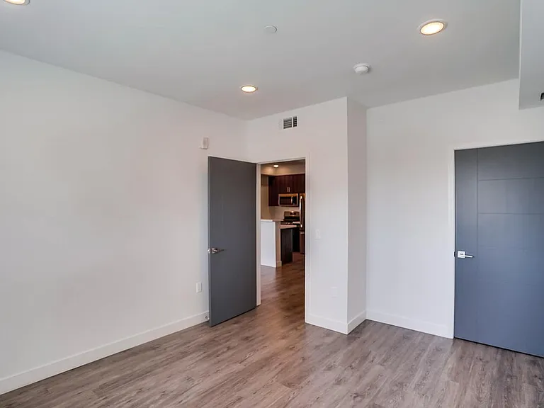 6015 Woodman Ave #201 — Photo 20