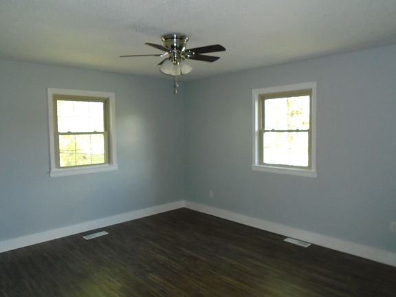 4th image of 261 Hickory Hollow Dr
