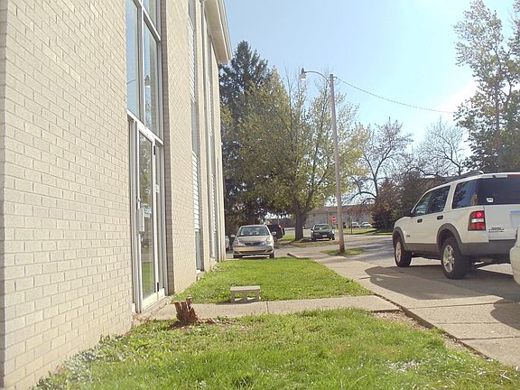 JUST STEPS FROM TAYLOR UNIVERSITY