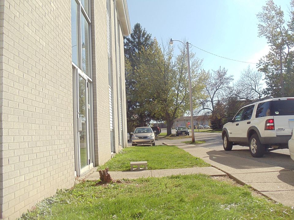 JUST STEPS FROM TAYLOR UNIVERSITY