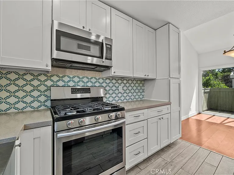 22117 Burbank Blvd #5 — Photo 17