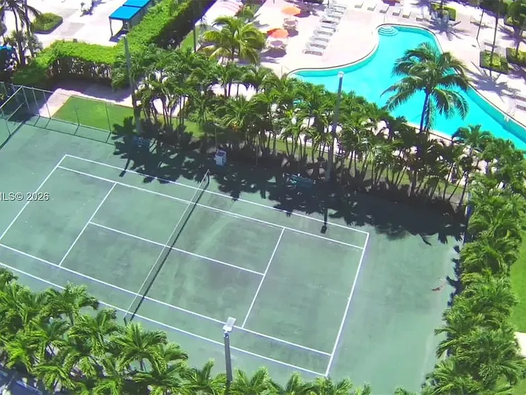 19380 Collins Ave #418 — Photo 10
