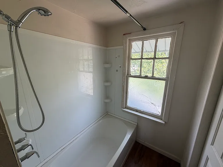 310 E Noble Ave #310 — Photo 2