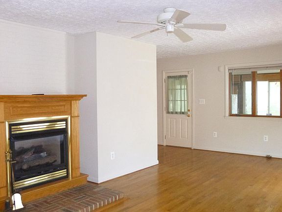 2nd image of 307 Lake Dr