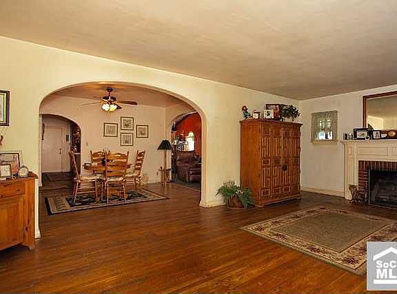 4th image of 1711 N Heliotrope Dr