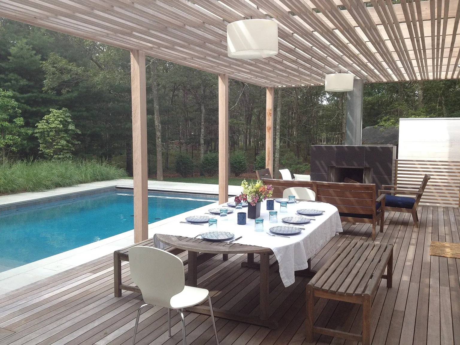 Modern, with Pool & Tennis — Photo 1