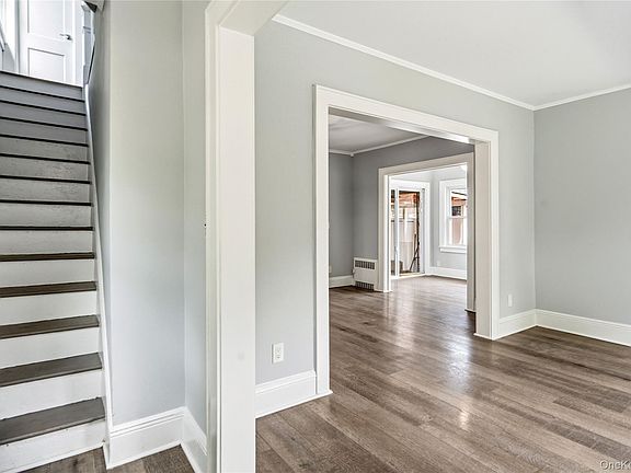4th image of 984 Maxwell Street